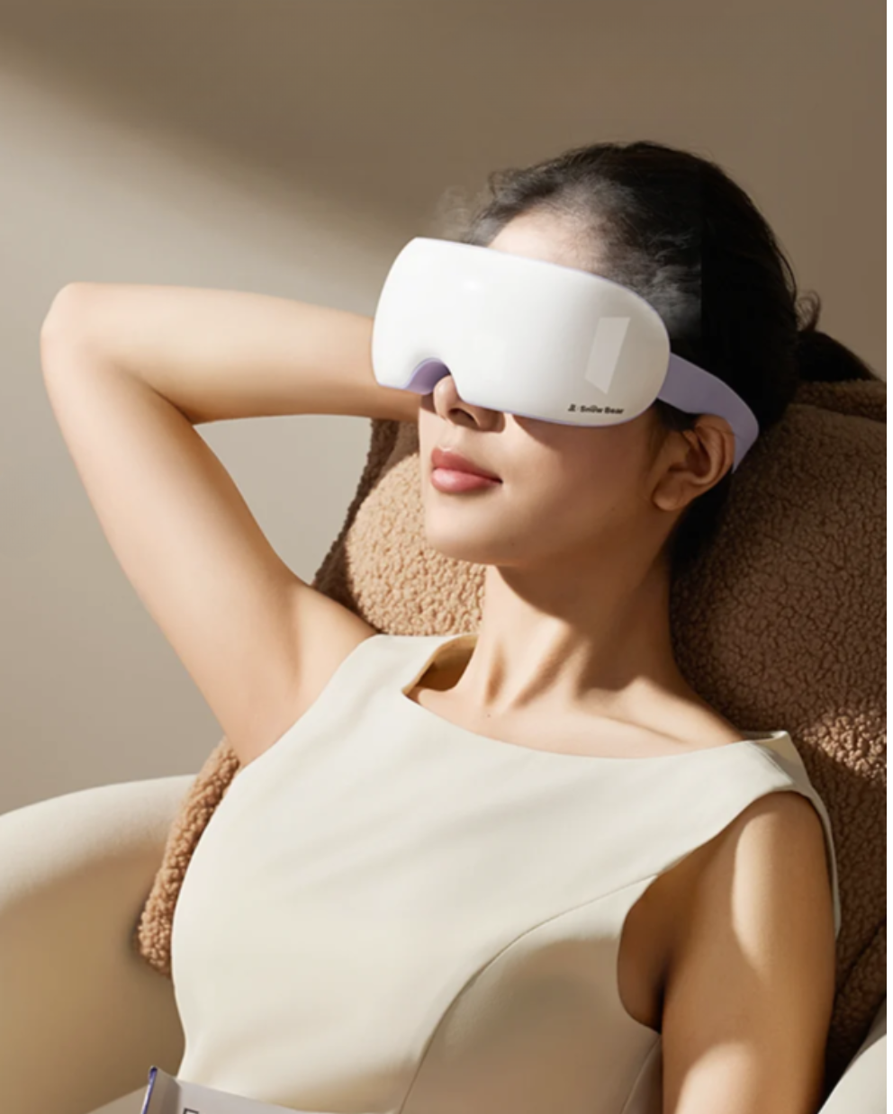 Eye massager